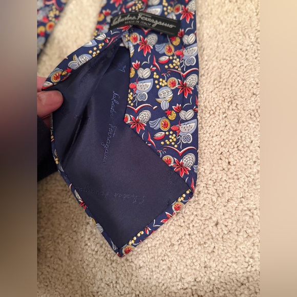SALVATORE FERRAGAMO Vintage 100% Silk Blue Fruit & Paisley Pattern Men’s Tie - Picture 13 of 16